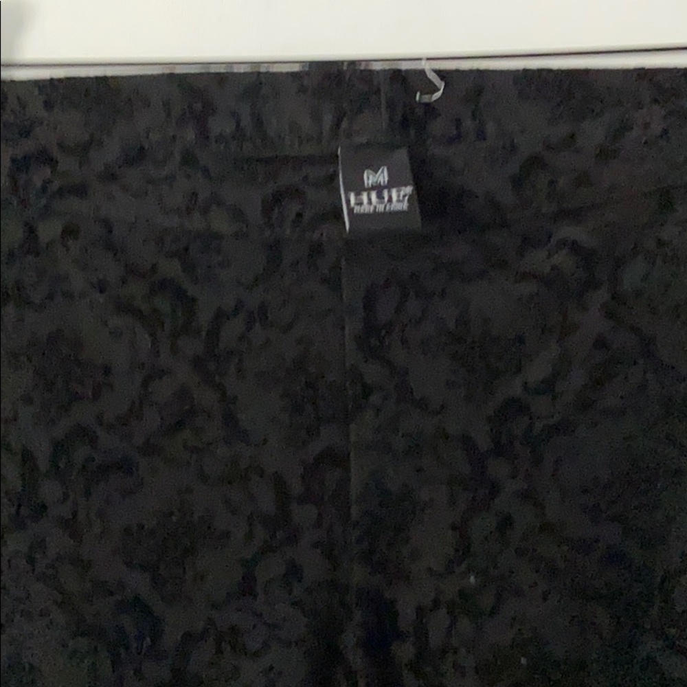 Black velvet pattern leggings